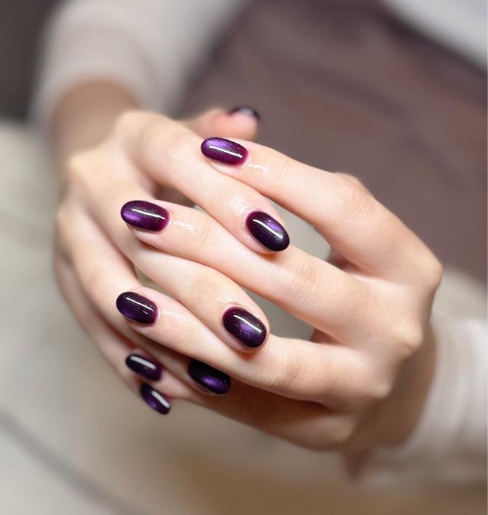 Short Dark Purple Cat Eye Nails for Winter Parties