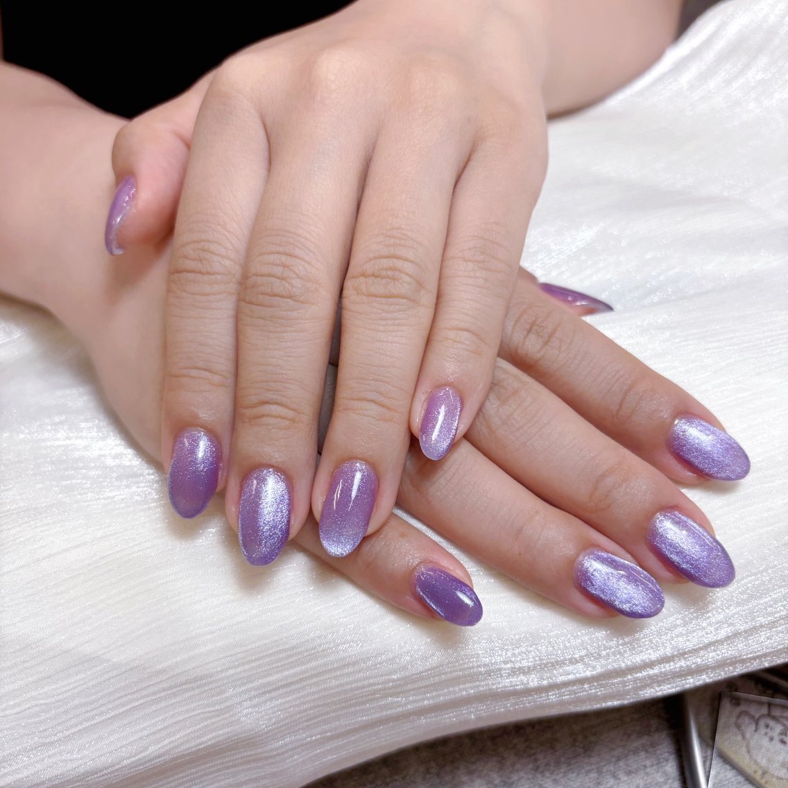 Light Lavender Cat Eye Nails for Winter Parties with a Gentle Shine