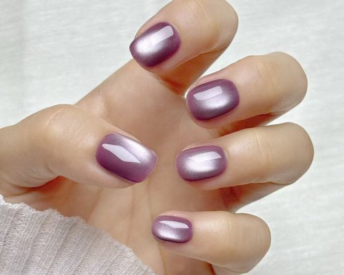 Short Light Purple Cat Eye Nails for Winter Parties