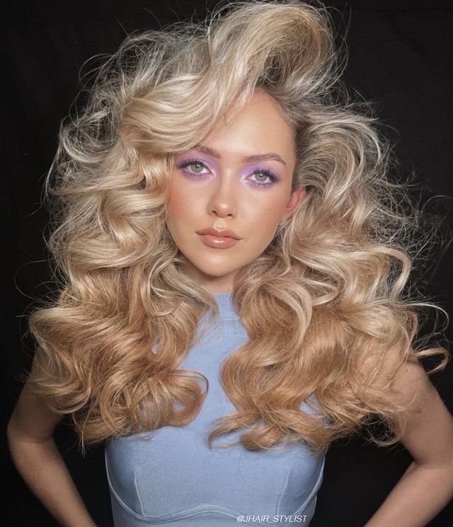 Wavy Blowout Curls with a Natural, Airy Finish
