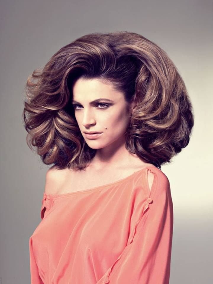 Vintage Flip Curls with Outward-Flicked Ends