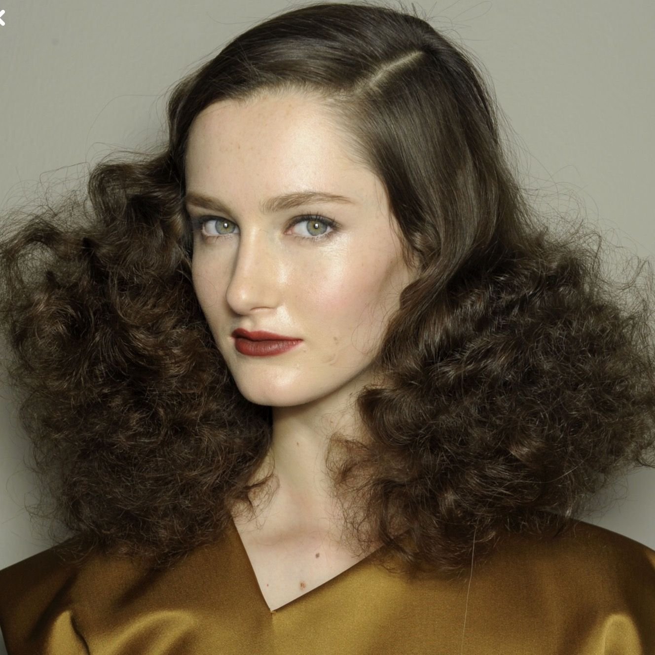 Elegant Sculpted Curls with a Vintage Silhouette