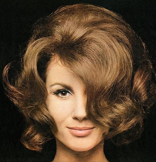 Bouffant Flip Curls with a Bold Retro Shape