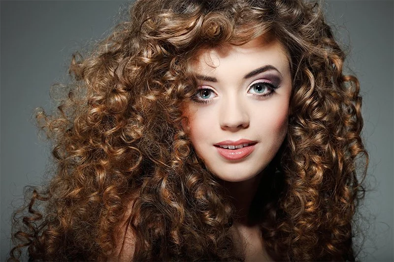 Free-Form Curls With Gentle Volume