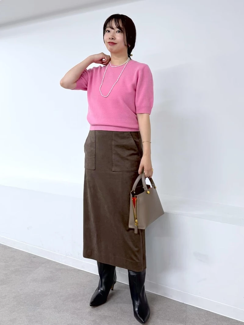 Dusty pink sweater and skirt outfit with leather ankle boots and a pearl bracelet