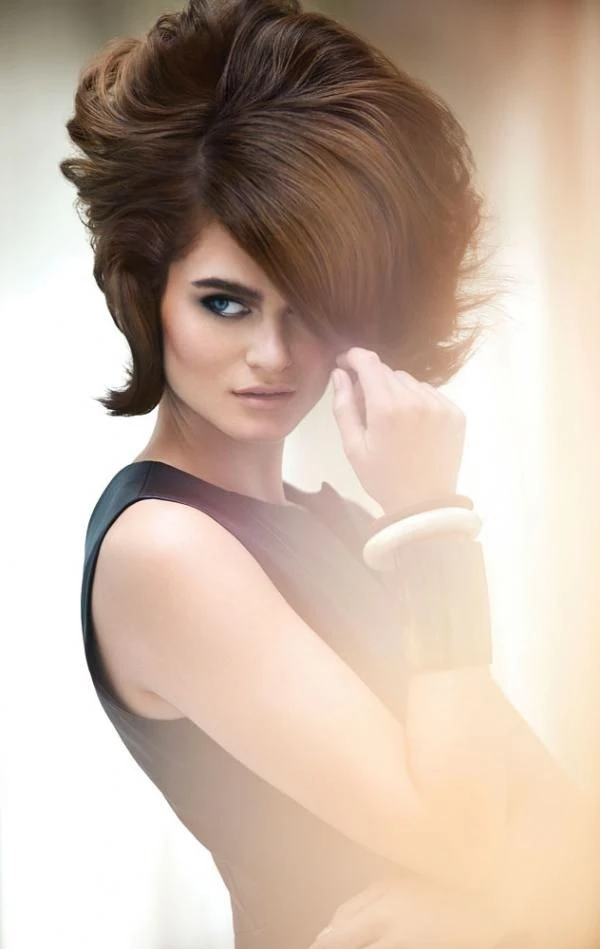50 Retro Blowout Hairstyles for Fine Hair with Root Lift and Shine That Feel Full, Glossy and Easy to Wear 11 Bouncy Fine Hair Blowout with a Natural Shine