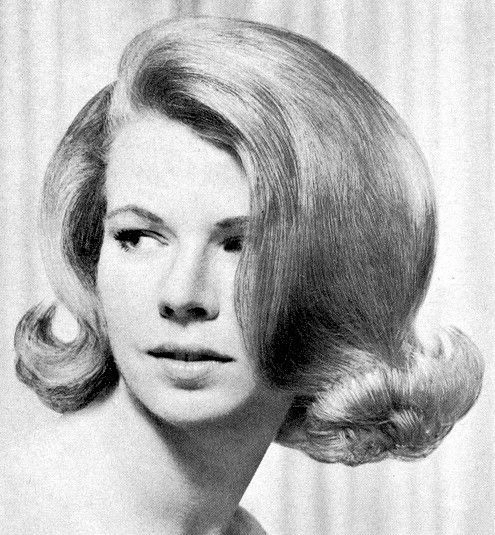 50 Retro Blowout Hairstyles for Fine Hair with Root Lift and Shine That Feel Full, Glossy and Easy to Wear 13 Shiny Fine Hair Blowout with Feathered Ends