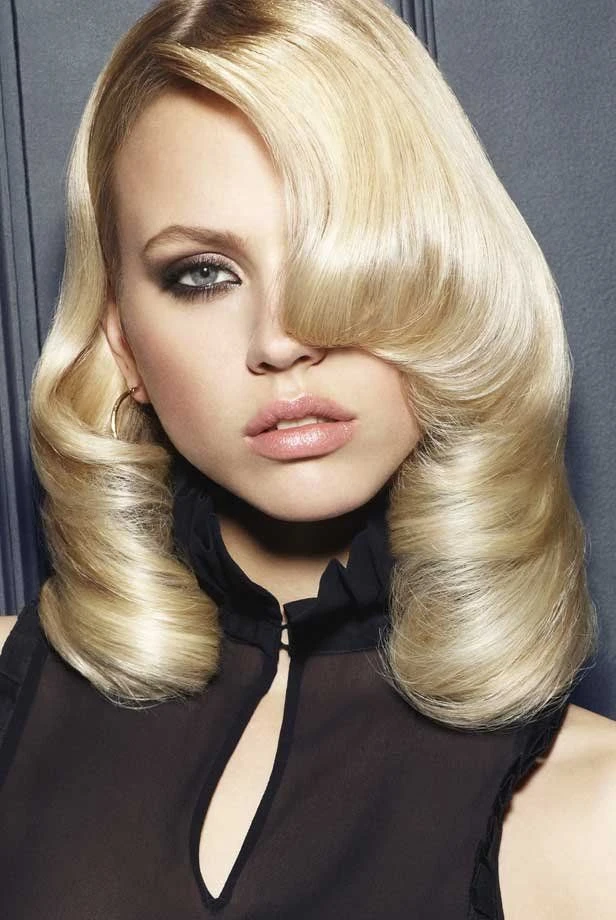 50 Retro Blowout Hairstyles for Fine Hair with Root Lift and Shine That Feel Full, Glossy and Easy to Wear 21 Shiny Fine Hair Curls with a Blowout Finish