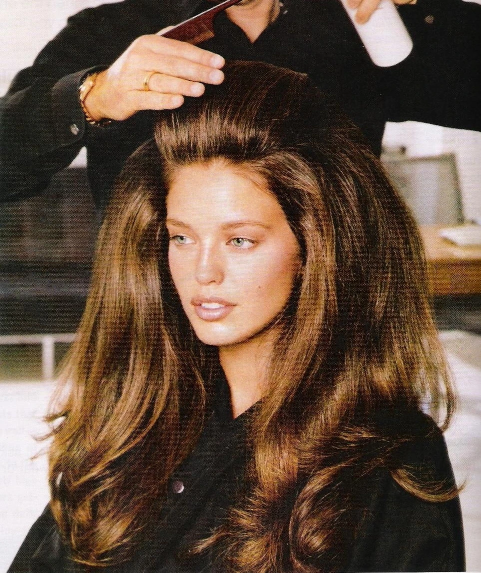 50 Retro Blowout Hairstyles for Fine Hair with Root Lift and Shine That Feel Full, Glossy and Easy to Wear 22 Fine Hair Blowout with a Soft, Touchably Smooth Shape