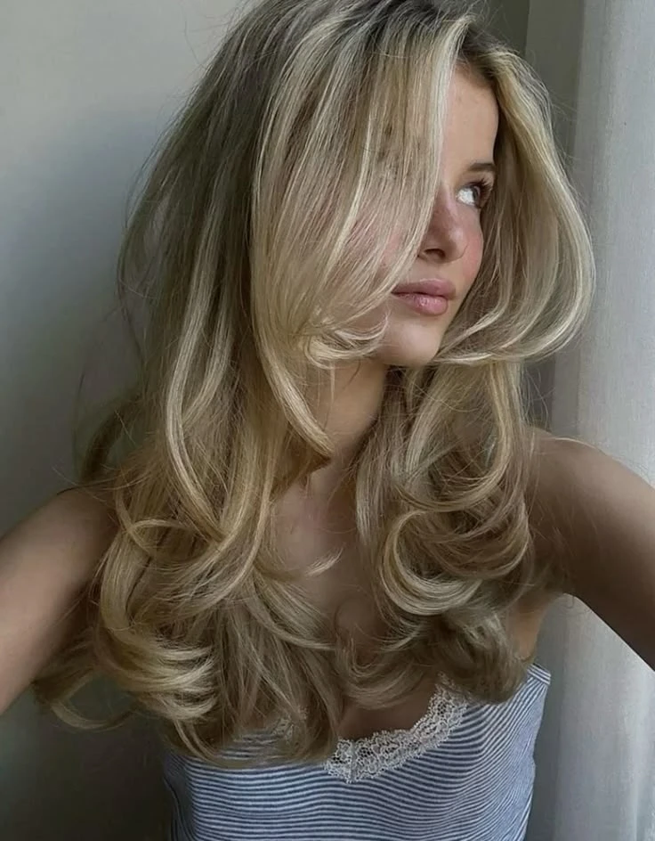 33 Retro Blowout Hairstyles for Long Hair with Flipped-Out Layers That Feel Bouncy, Flowing and Easy to Wear 8 Long Hair Blowout with Dramatic Flipped-Out Ends