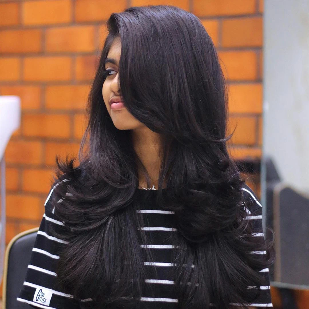 33 Retro Blowout Hairstyles for Long Hair with Flipped-Out Layers That Feel Bouncy, Flowing and Easy to Wear 29 Long Blowout with Flipped Ends for a Winter Evening Out