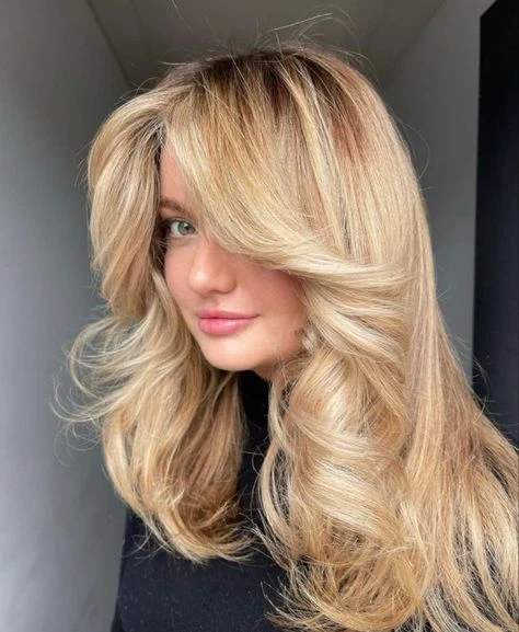 33 Retro Blowout Hairstyles for Long Hair with Flipped-Out Layers That Feel Bouncy, Flowing and Easy to Wear 33 Long Blowout with Flipped Layers and a Face-Frame