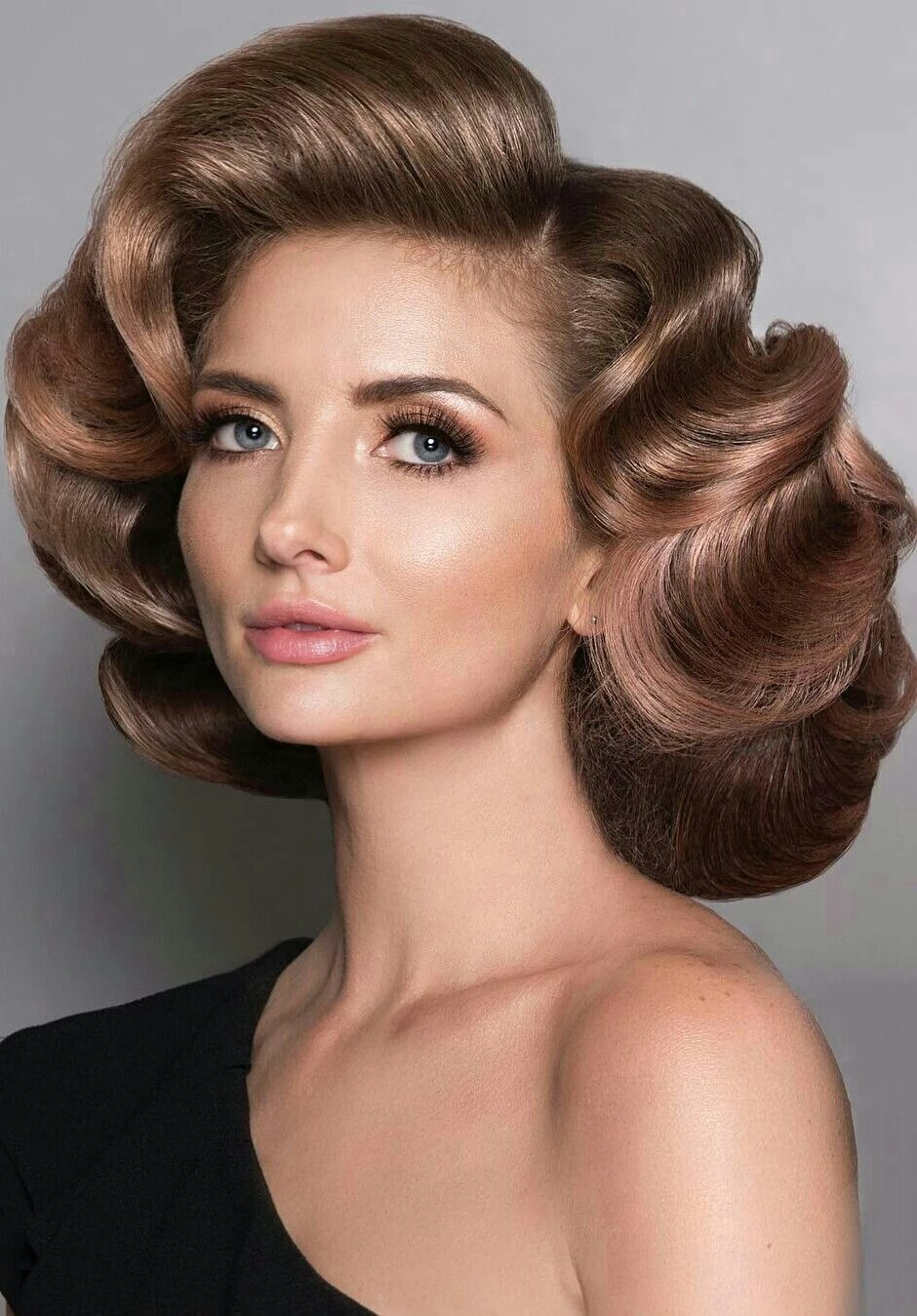 40 Retro Blowout Hairstyles for Medium Hair with an Off-Centre Part That Feel Bouncy, Polished and Easy to Wear 11 Medium Blowout with Face-Framing Layers and a Side Part