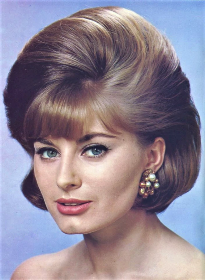 40 Retro Blowout Hairstyles for Medium Hair with an Off-Centre Part That Feel Bouncy, Polished and Easy to Wear 13 Retro Medium Blowout with Lift at the Roots