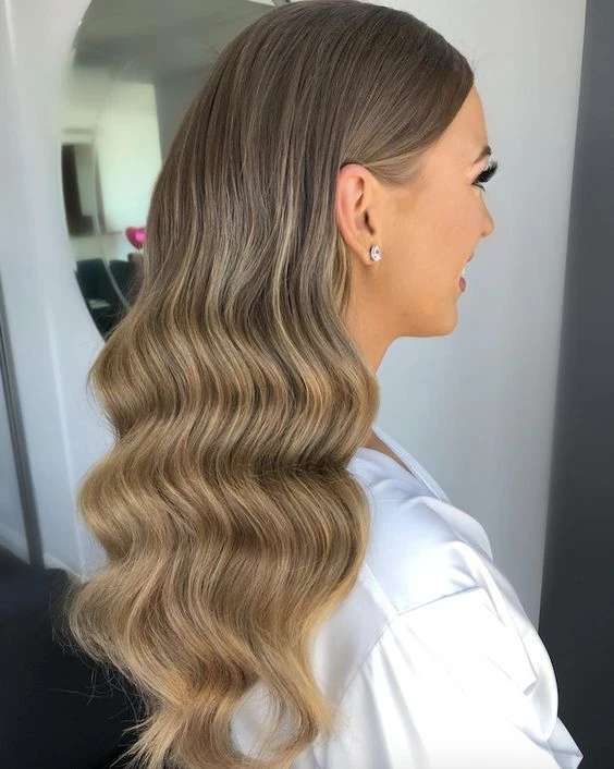 Medium Candlelit Waves With A Soft Sweep