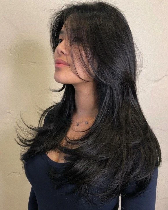 33 Romantic Valentine Waves Hairstyles For Long Hair With Layered Movement That Are Soft, Romantic and Glossy 8 Flowing Valentine Lengths With Layered Movement
