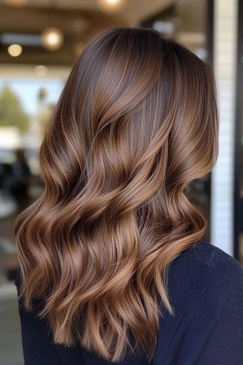 33 Romantic Valentine Waves Hairstyles For Long Hair With Layered Movement That Are Soft, Romantic and Glossy 9 Flowing Valentine Lengths With A Glossy Finish