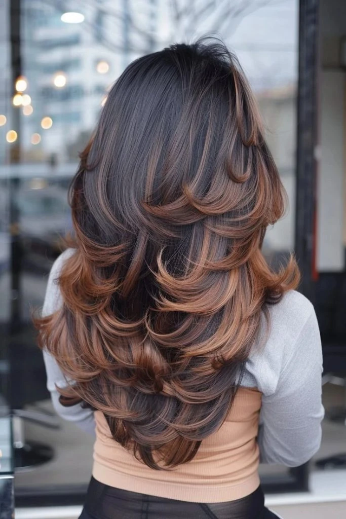 33 Romantic Valentine Waves Hairstyles For Long Hair With Layered Movement That Are Soft, Romantic and Glossy 10 Flowing Valentine Lengths With Gentle Volume
