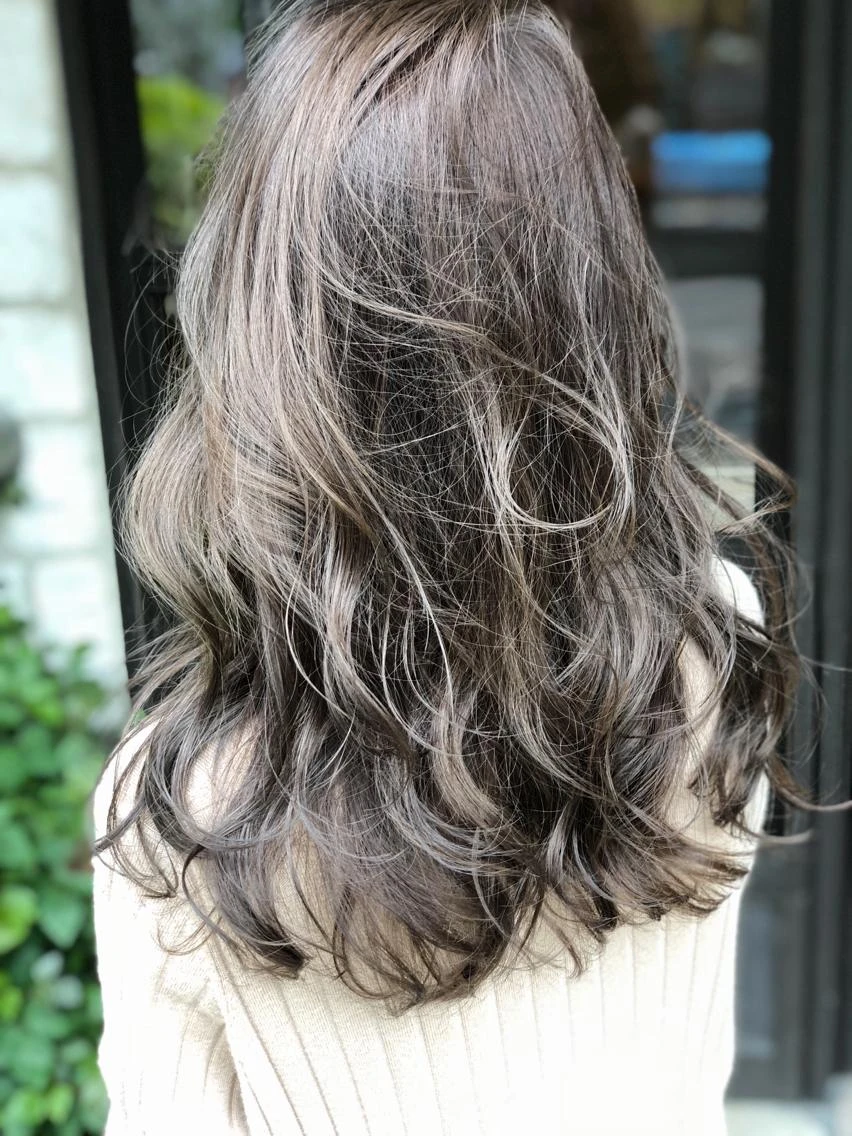 33 Romantic Valentine Waves Hairstyles For Long Hair With Layered Movement That Are Soft, Romantic and Glossy 17 Long Candlelit Bends With Flowing Ends
