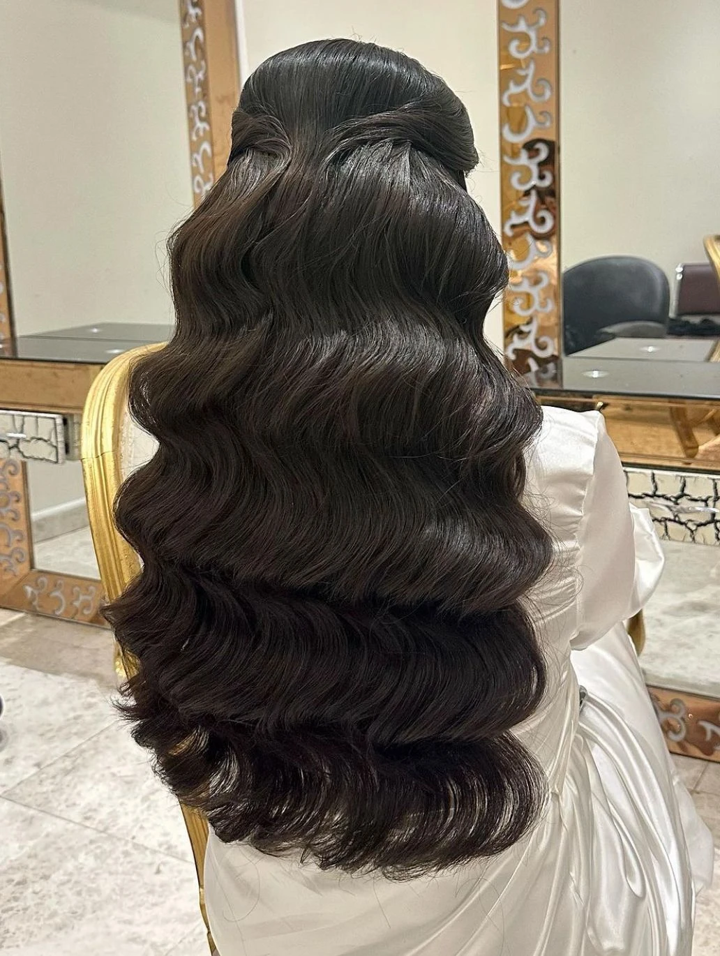 33 Romantic Valentine Waves Hairstyles For Long Hair With Layered Movement That Are Soft, Romantic and Glossy 26 Cascading Date Waves With Layered Movement
