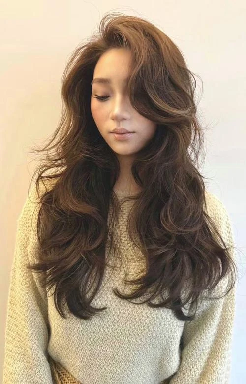 33 Romantic Valentine Waves Hairstyles For Long Hair With Layered Movement That Are Soft, Romantic and Glossy 34 Long Soft Movement With Gentle Volume