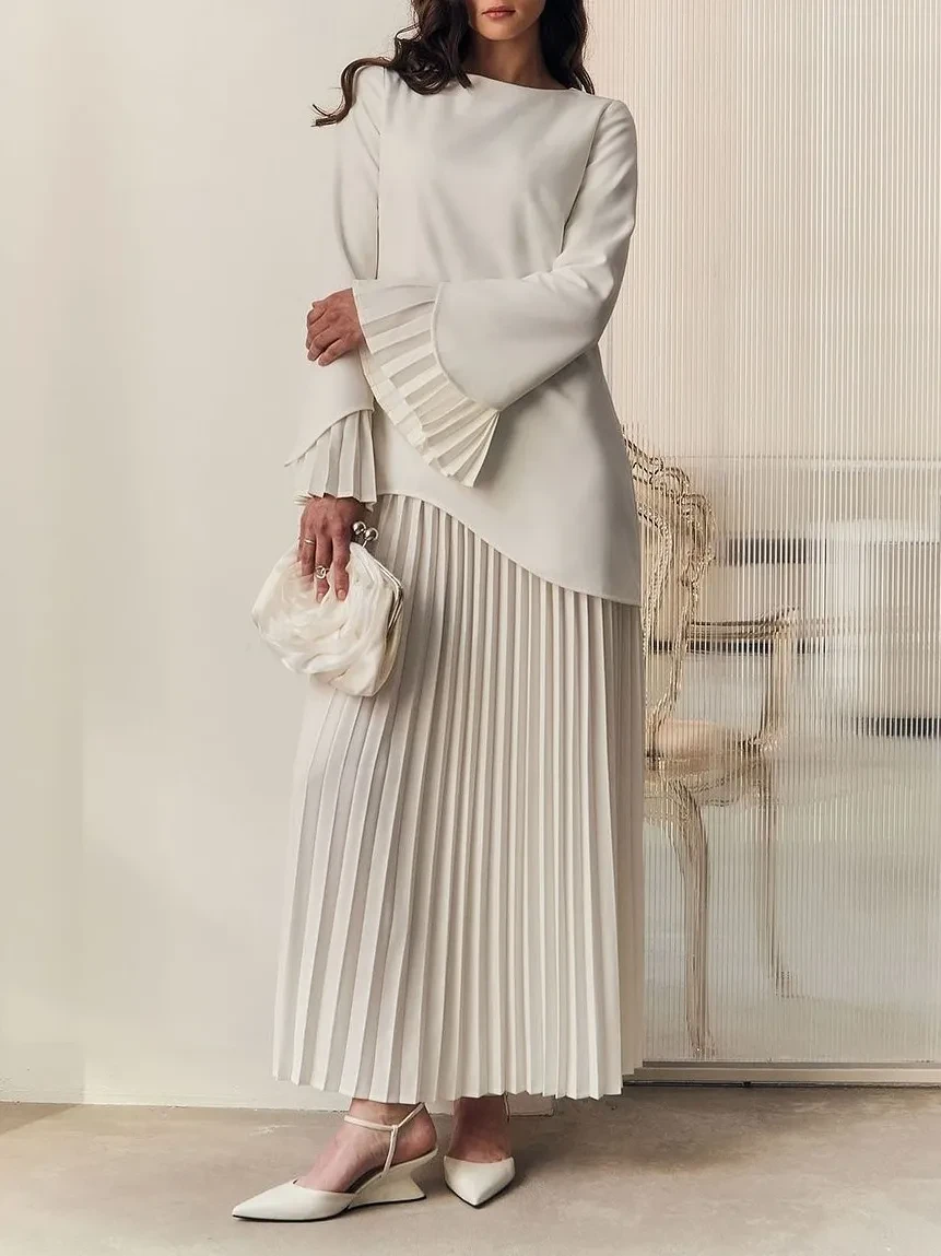 25 Ruffle Blouse Outfits for Valentine Dinners That Are Chic, Romantic and Easy to Wear 14 Ivory ruffle blouse and pleated skirt outfit with low-heeled pumps and a beaded clutch
