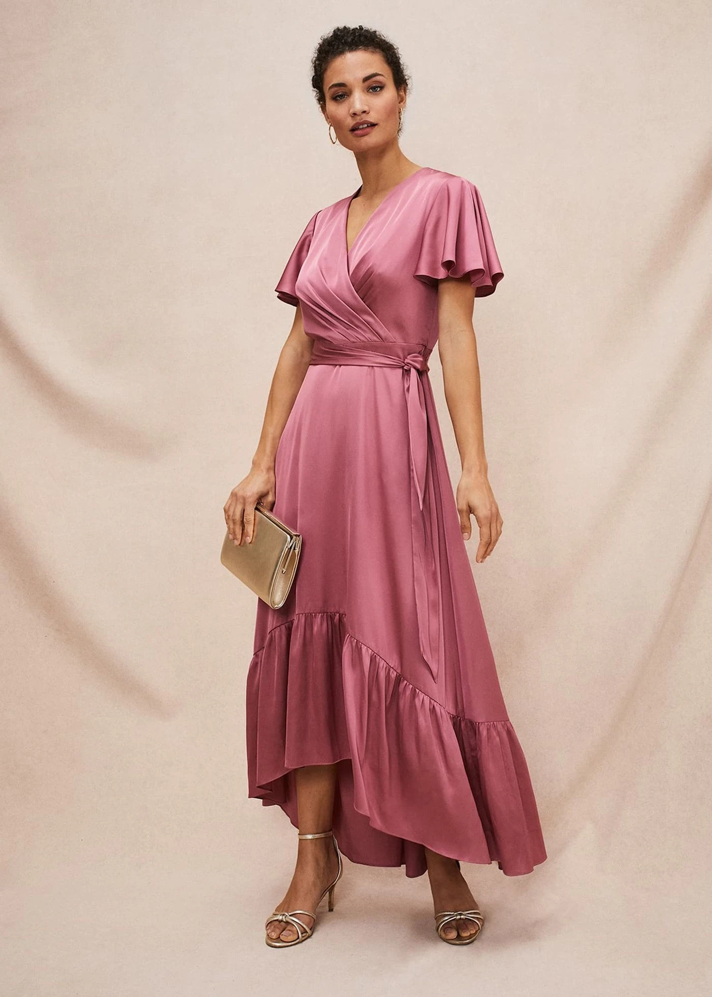 38 Ruffle Hem Dress Outfits for Late Winter Weddings That Are Chic, Romantic and Easy to Wear 30 Blush ruffle hem satin dress with kitten heels and a cashmere wrap