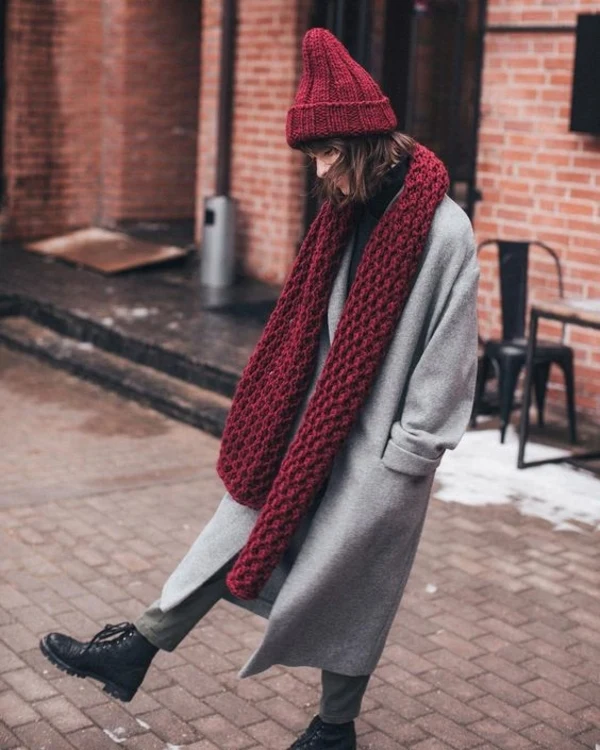 30 Scarf and Coat Layering Outfits for Snowy Walks That Are Chic, Warm and Elegant 23 Grey Wool Coat with a Burgundy Knit Scarf with Dark Jeans and Black Ankle Boots