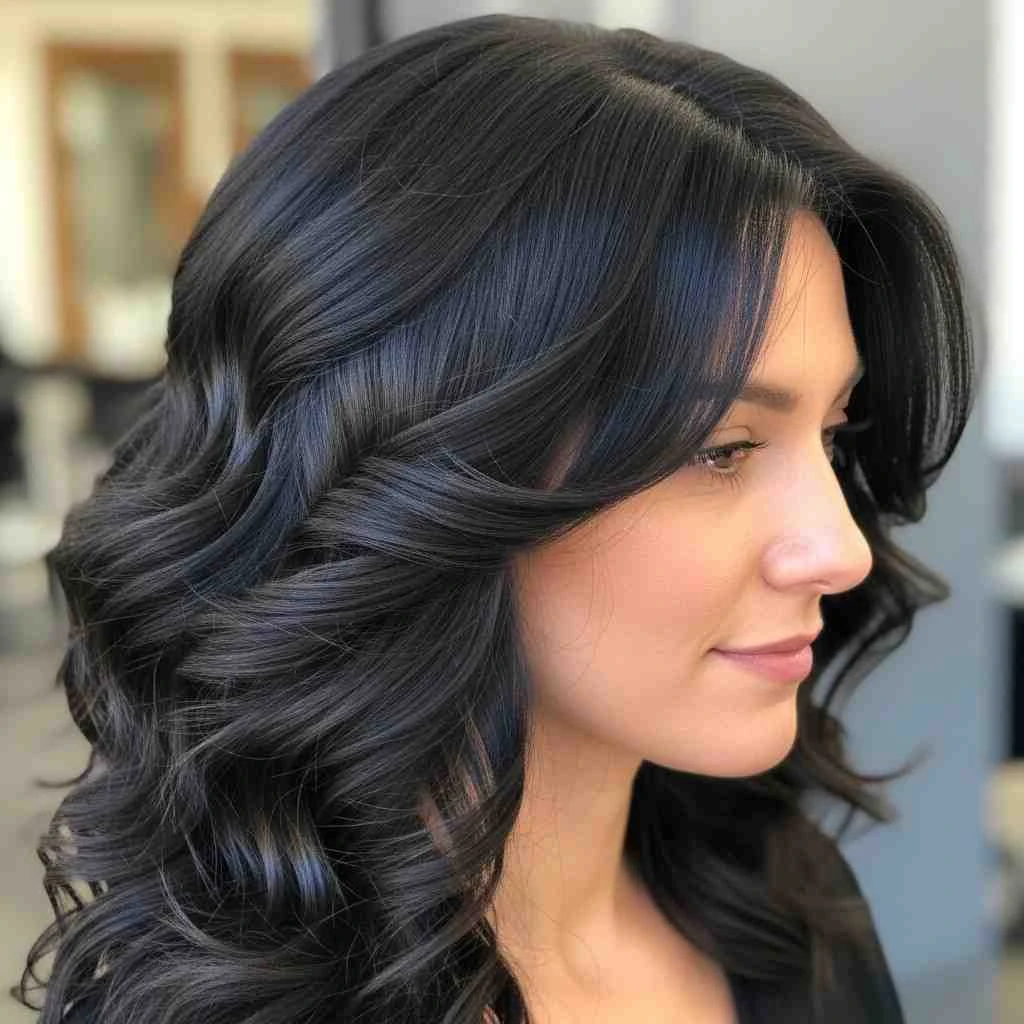 25 Soft Romantic Wave Hairstyles For Valentine Dinner With Loose Curls That Are Soft, Romantic and Glossy 14 Soft Valentine Bends With Soft Volume