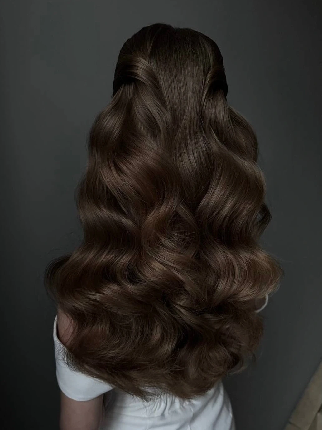 Glossy Date-Night Waves With Soft Movement