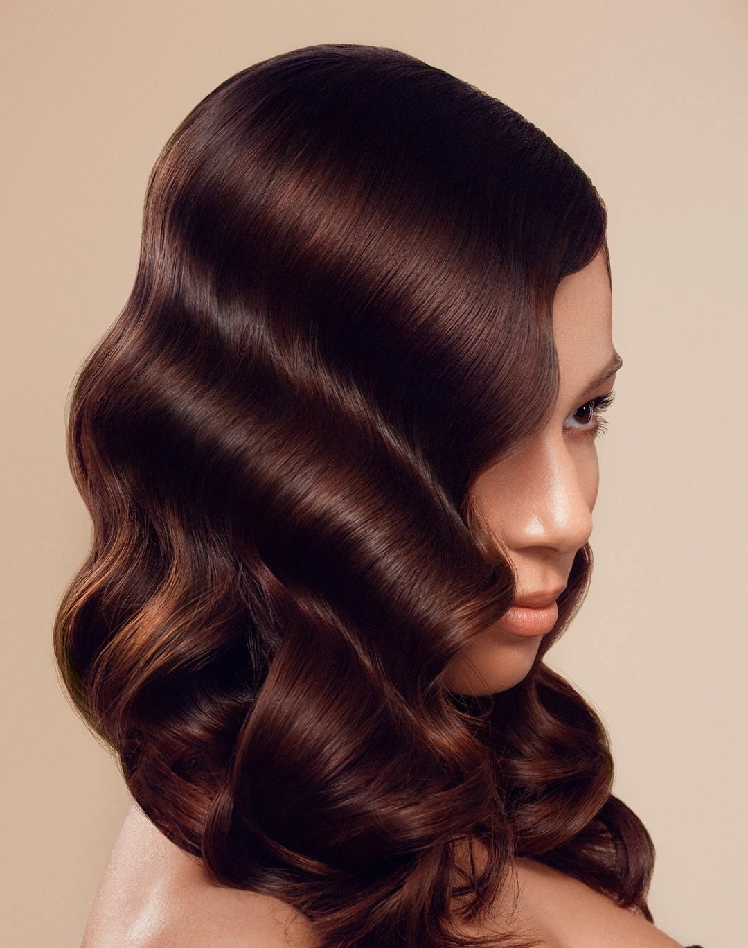 Glossy Date-Night Waves With A Polished Finish