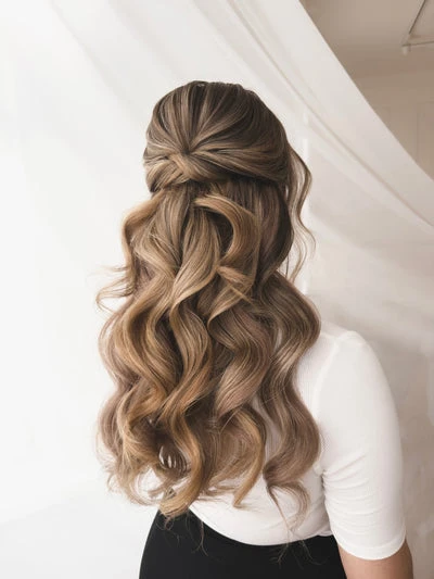 Silky Romantic Bends With Soft Movement