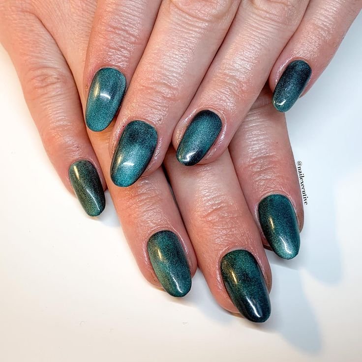 Dark Teal Green Cat Eye Oval Nails for Winter Date Nights