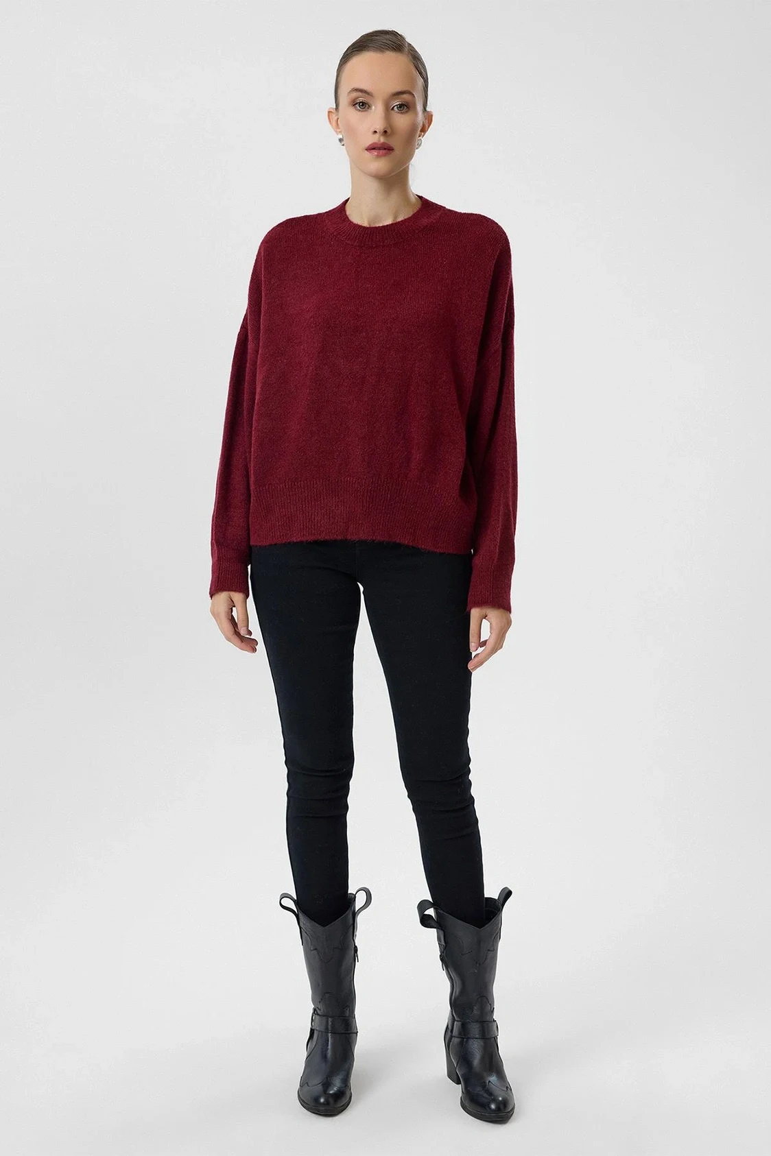 50 Thermal Layering Outfits for Cold January Days That Are Chic, Warm and Elegant 17 White Thermal Top under a Burgundy Knit Sweater with Black Skinny Jeans and Black Ankle Boots