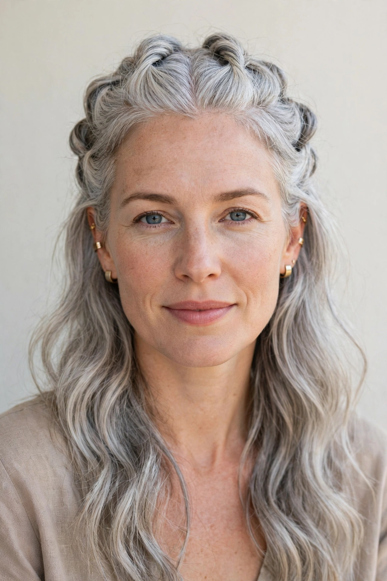 22 Valentine Half Up Hairstyles for Women in Their 30s with Twisted Sections That Are Romantic, Chic and Easy to Wear 9 Valentine Half Up Hairstyles with Twisted Sections in silver with a relaxed with movement finish