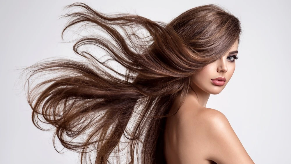 20 Winter Glass Hair Hairstyles For Women In Their 30s With A Deep Conditioning Routine That Are Sleek, Shiny and Polished 17 Hydrated Glass Lengths With A Weekly Mask