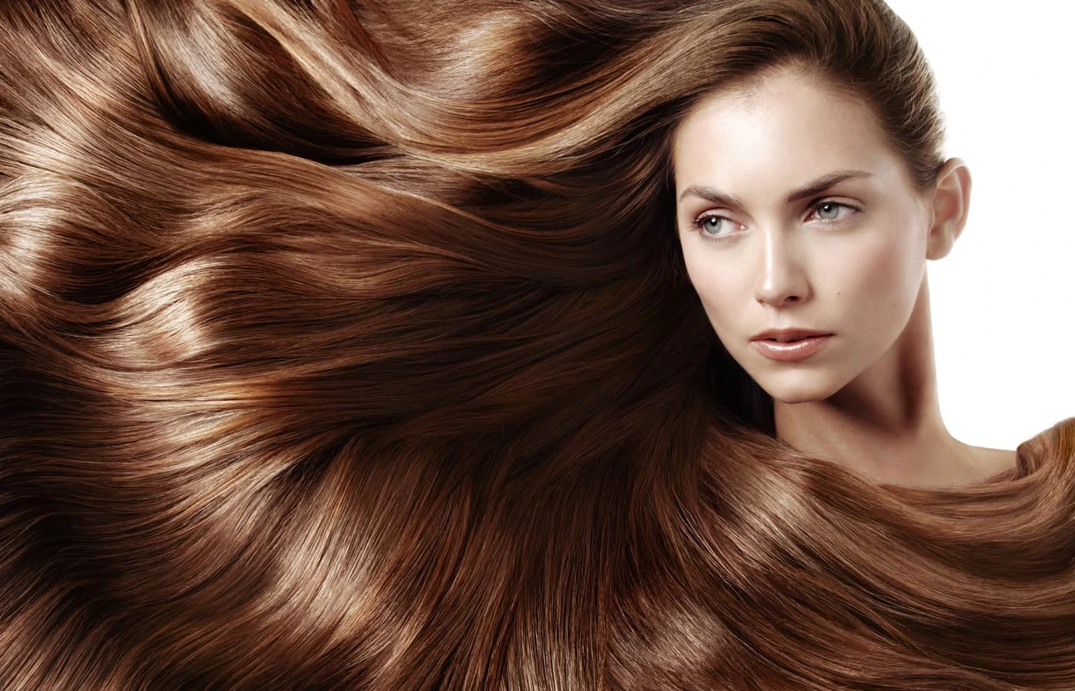 20 Winter Glass Hair Hairstyles For Women In Their 30s With A Deep Conditioning Routine That Are Sleek, Shiny and Polished 21 Hydrated Glass Lengths With A Sealing Serum