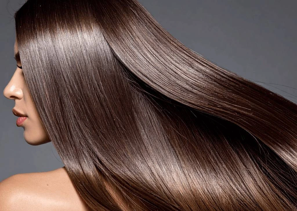 33 Winter Glass Hair Hairstyles For Women In Their 30s With A Mirror Shine That Are Sleek, Shiny and Polished 2 Mirror-Shine Glass Hair With A Mirror Finish