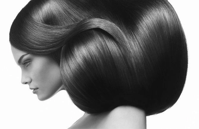 33 Winter Glass Hair Hairstyles For Women In Their 30s With A Mirror Shine That Are Sleek, Shiny and Polished 5 Mirror-Shine Glass Hair With A Salon Gloss