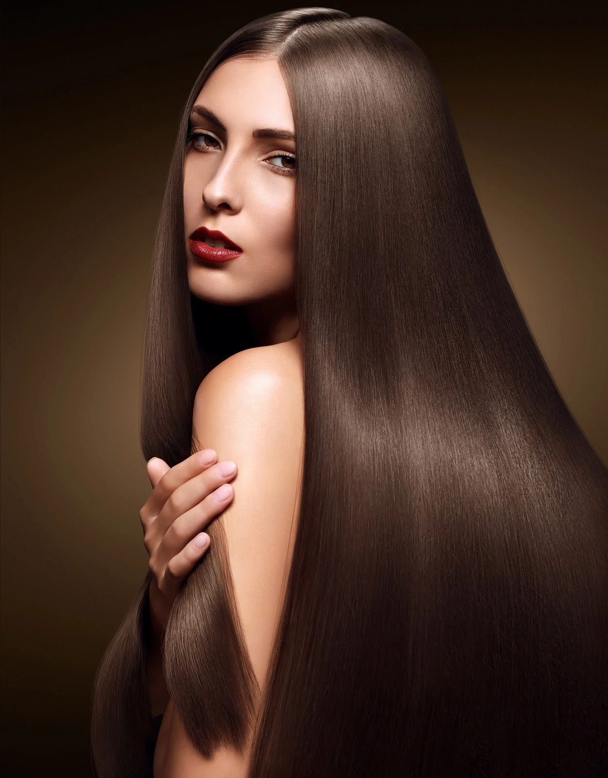 33 Winter Glass Hair Hairstyles For Women In Their 30s With A Mirror Shine That Are Sleek, Shiny and Polished 8 High-Gloss Smooth Hair With A Serum Seal