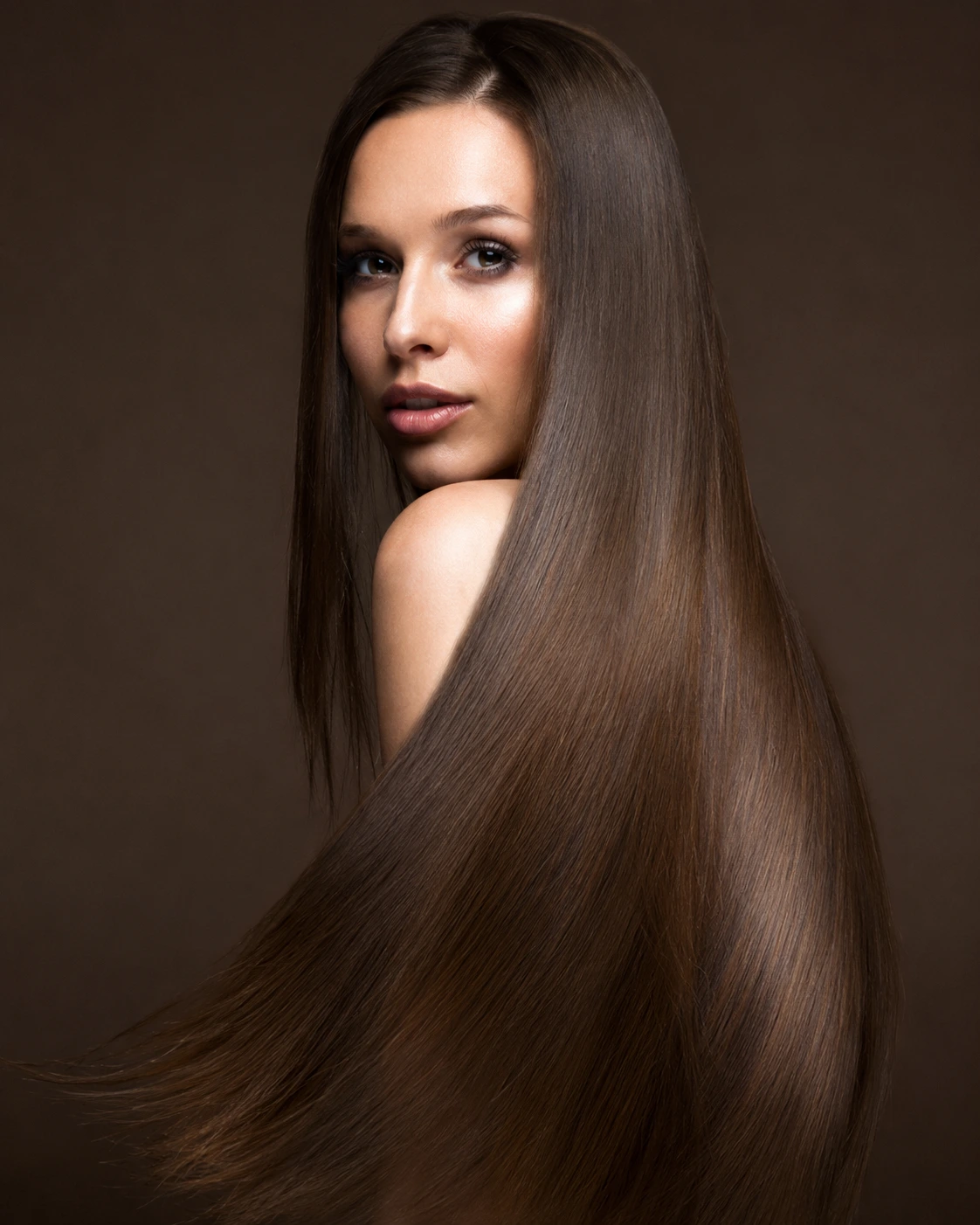 33 Winter Glass Hair Hairstyles For Women In Their 30s With A Mirror Shine That Are Sleek, Shiny and Polished 9 High-Gloss Smooth Hair With Cool-Air Setting