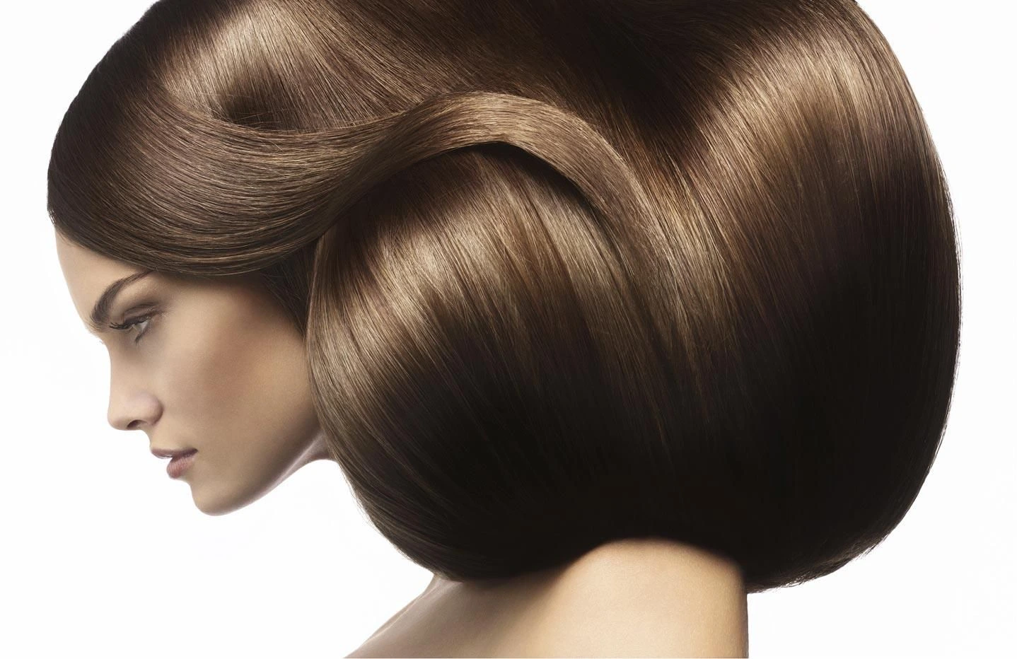 33 Winter Glass Hair Hairstyles For Women In Their 30s With A Mirror Shine That Are Sleek, Shiny and Polished 10 High-Gloss Smooth Hair With A Salon Gloss