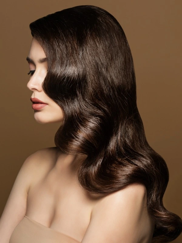 33 Winter Glass Hair Hairstyles For Women In Their 30s With A Mirror Shine That Are Sleek, Shiny and Polished 22 Polished Glass Waves With A Mirror Finish