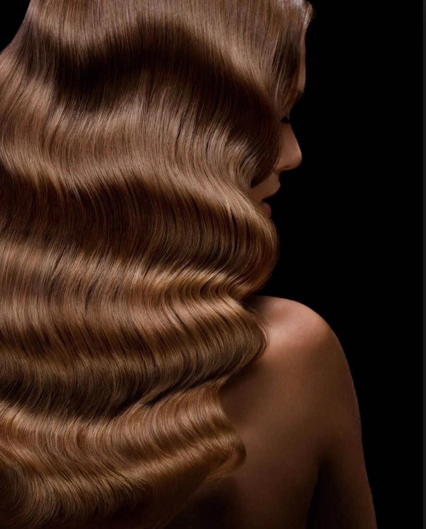 33 Winter Glass Hair Hairstyles For Women In Their 30s With A Mirror Shine That Are Sleek, Shiny and Polished 24 Polished Glass Waves With Cool-Air Setting