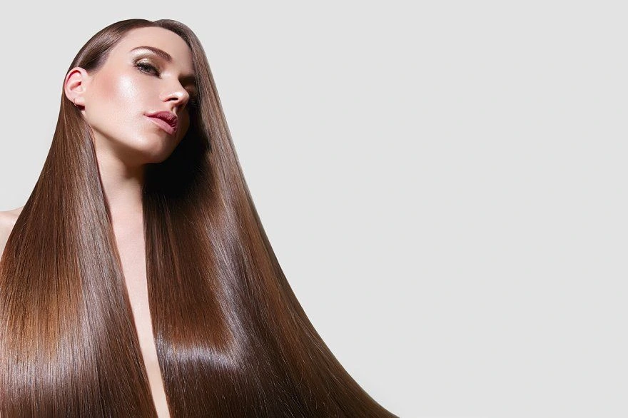 33 Winter Glass Hair Hairstyles For Women In Their 30s With A Mirror Shine That Are Sleek, Shiny and Polished 28 Luminous Glass Hair With A Serum Seal