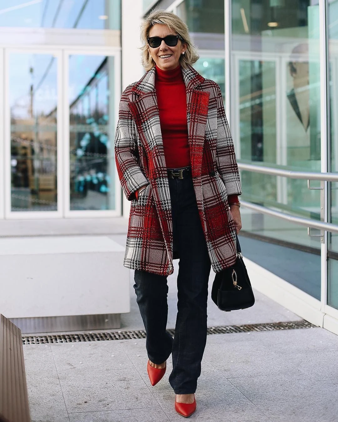 22 Checked Wool Coat Outfits for Women Over 40 for Winter Travel That Are Smart, Warm and Effortless 7 Checked Wool Coat with Black Trousers and Red Shoes for a Festive Market Trip
