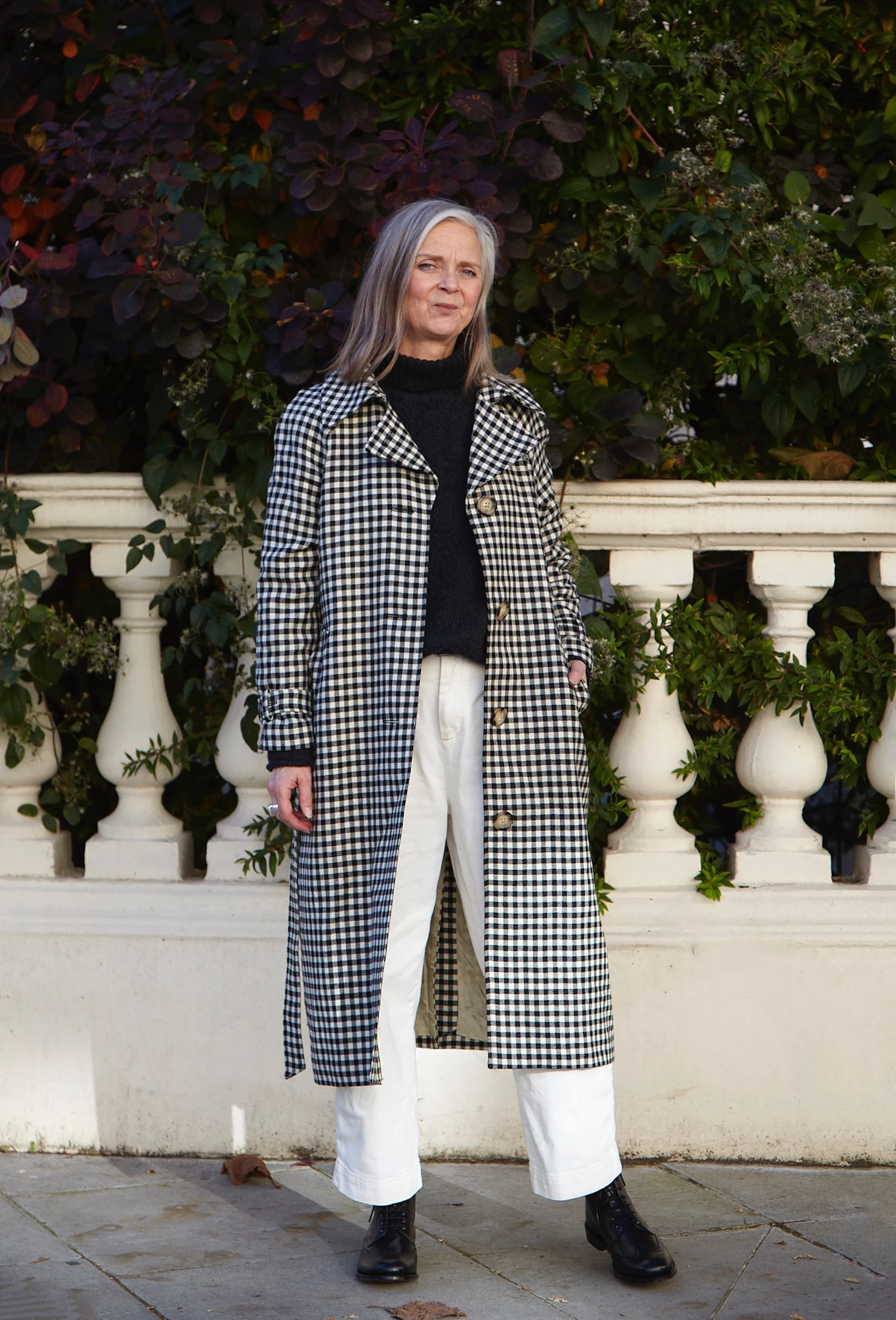 22 Checked Wool Coat Outfits for Women Over 40 for Winter Travel That Are Smart, Warm and Effortless 9 Checked Wool Coat with White Trousers and Black Boots for a Bright Winter Trip