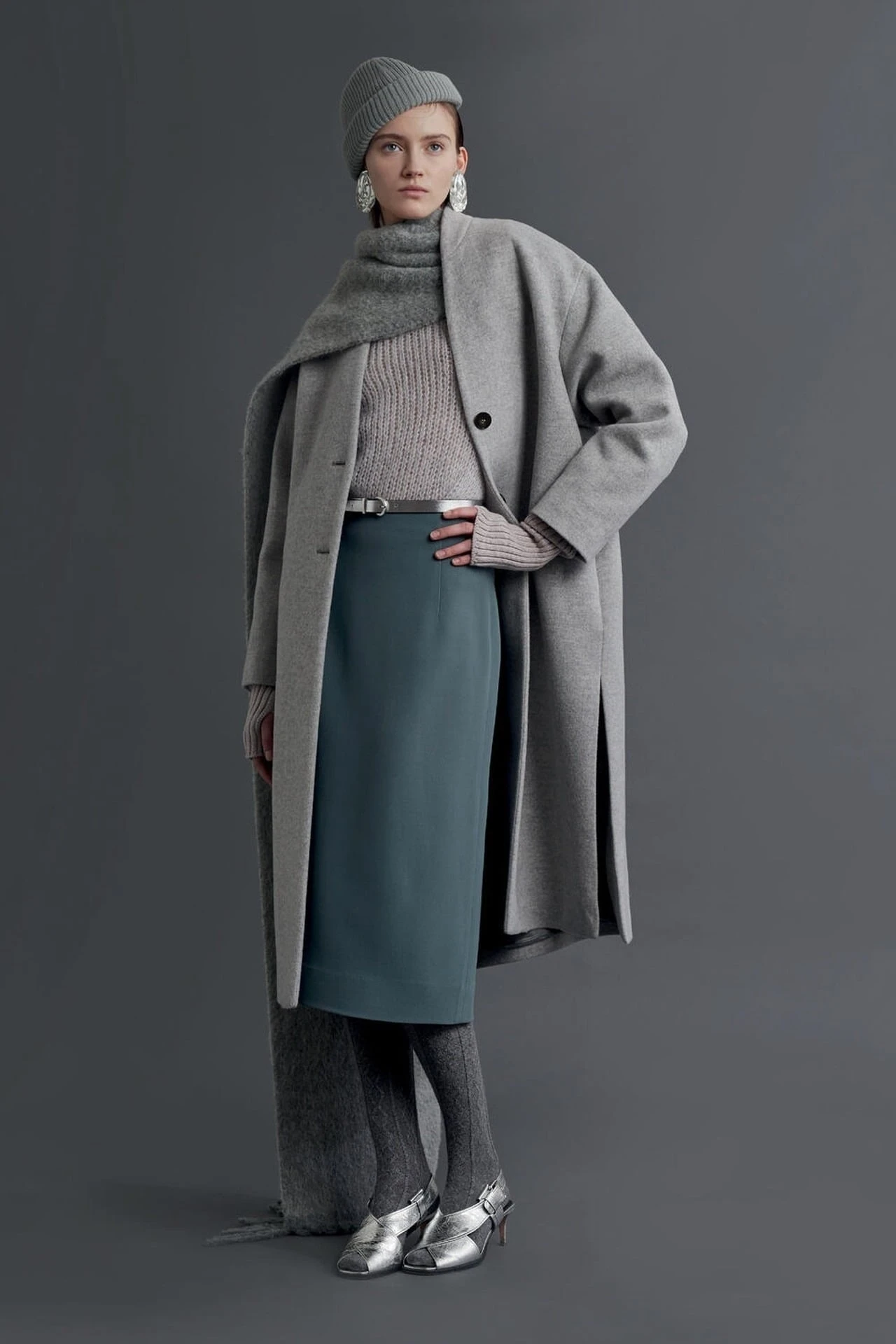 33 Grey Wool Coat Outfits for Women Over 40 for Winter Weekends That Are Cosy, Smart and Effortless 15 Grey Wool Coat with a Teal Skirt and Silver Shoes for a Weekend Coffee with Friends