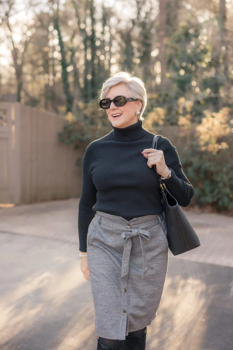 33 Grey Wool Coat Outfits for Women Over 40 for Winter Weekends That Are Cosy, Smart and Effortless 34 Grey Wool Coat with a Grey Skirt and Black Boots for a Smart Weekend Stroll