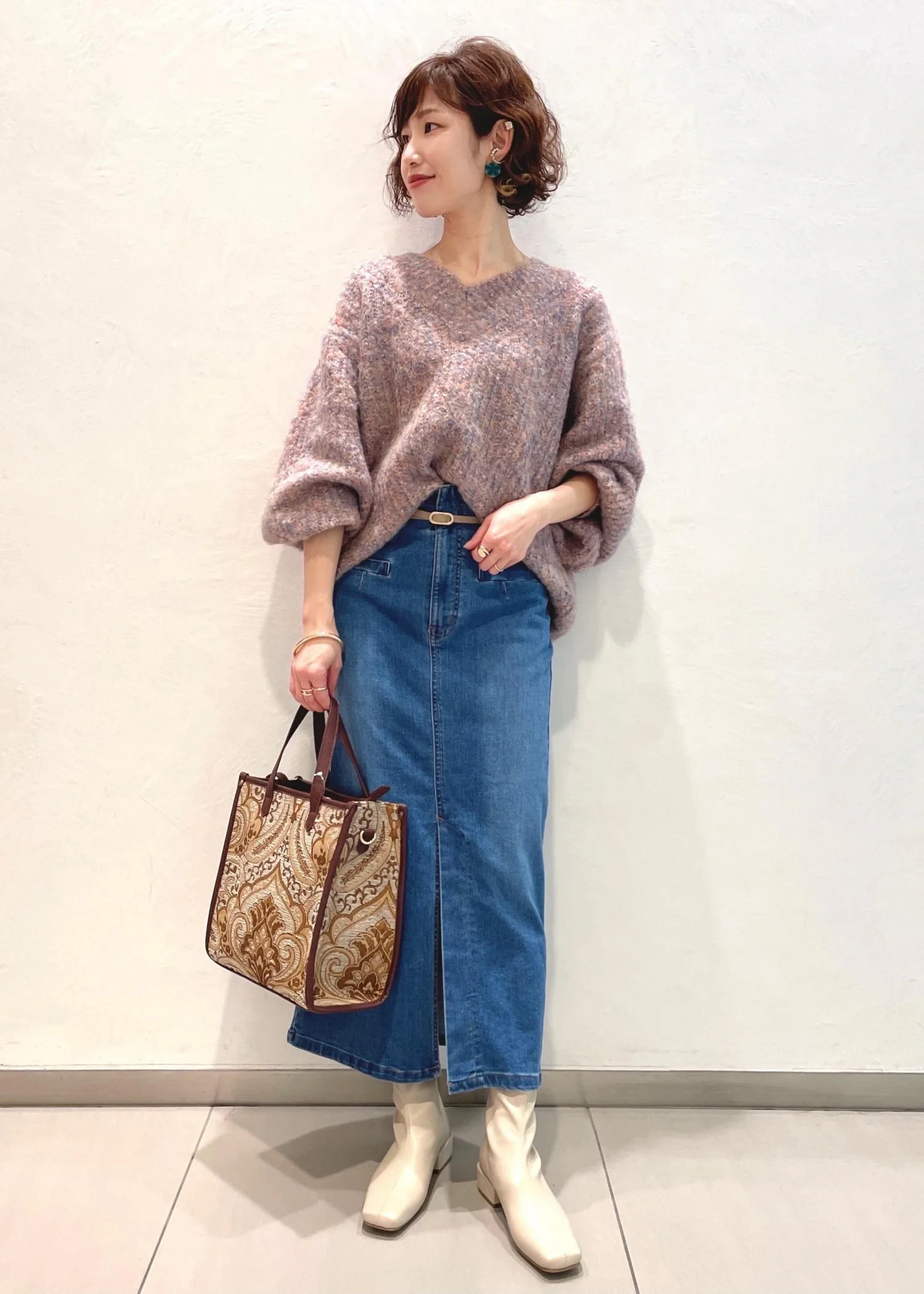 Dusty pink sweater and midi skirt outfit with leather ankle boots and silver drop earrings